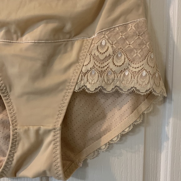 NWOT Lower Torso Shaper - Picture 2 of 8